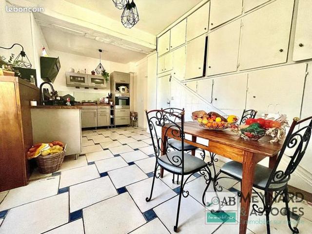 Maison 8 pièces 210 m²