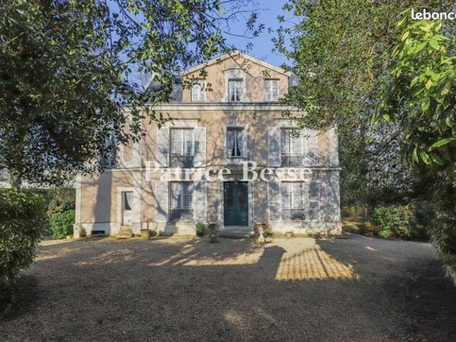 Maison 8 pièces 210 m²