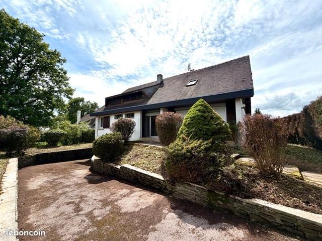 Maison 8 pièces 210 m²