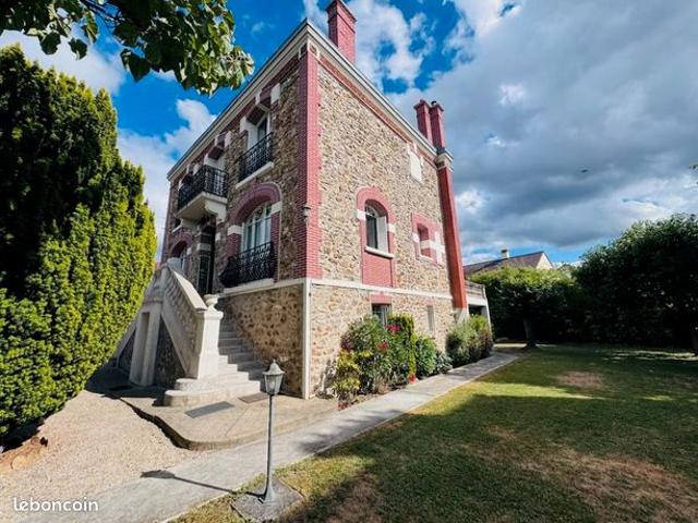 Maison 8 pièces 210 m²