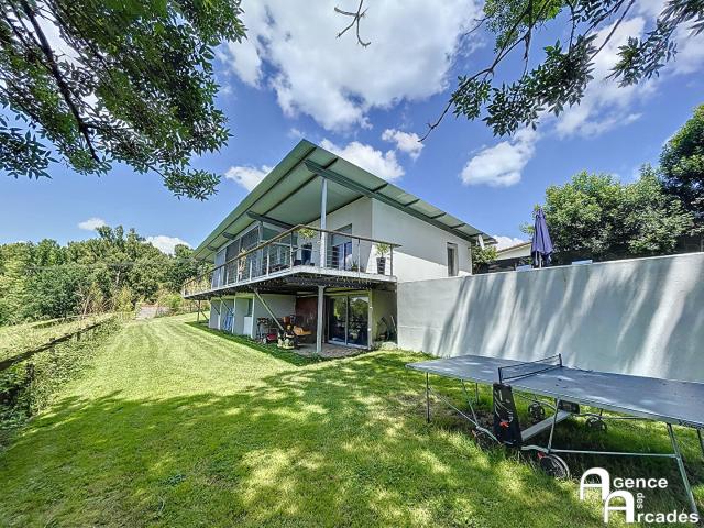 Maison 8 pièces 210 m²