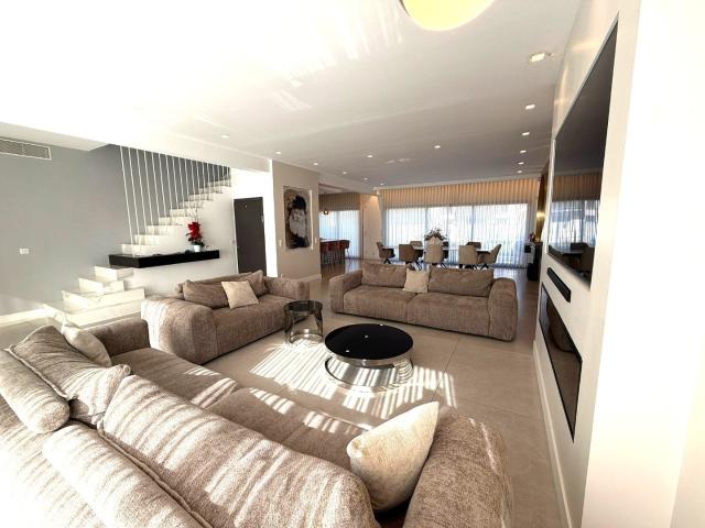 Maison 8 pièces 210 m²