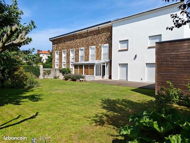 Maison 8 pièces 210 m²