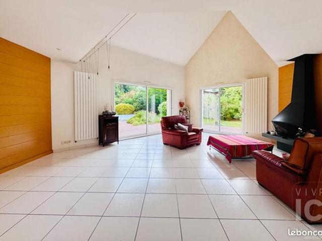 Maison 8 pièces 210 m²