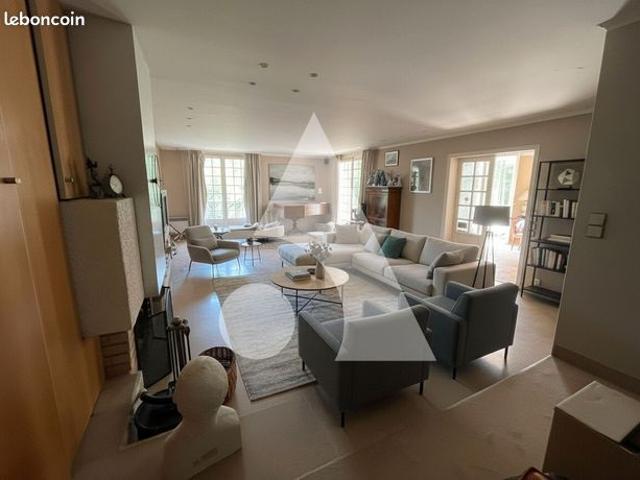 Maison 8 pièces 210 m²