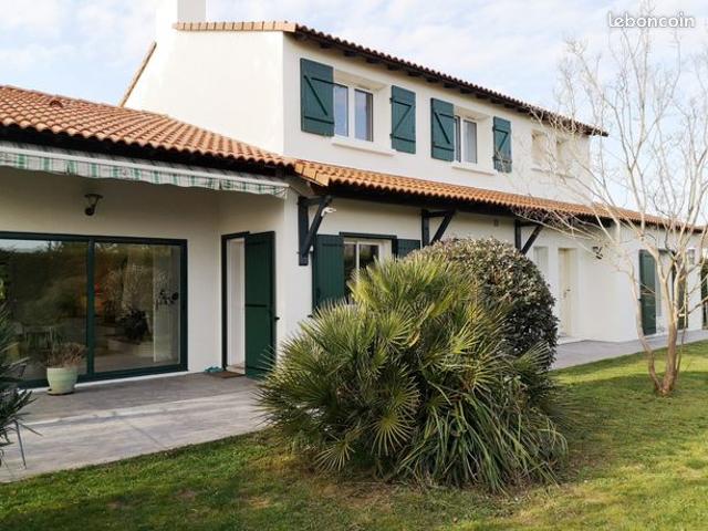 Maison 8 pièces 210 m²