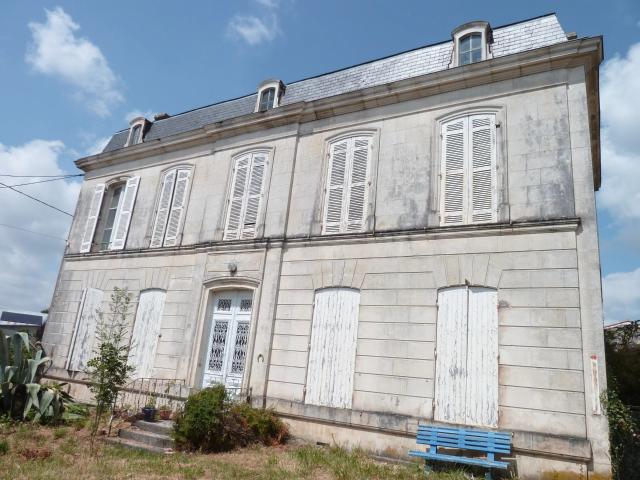 Maison 8 pièces 300 m²