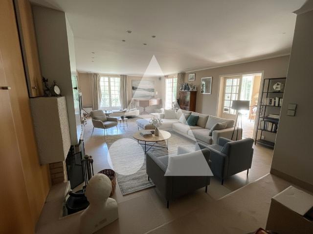 Maison 8 pièces 210 m²