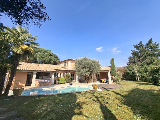 Maison 8 pièces 210 m²