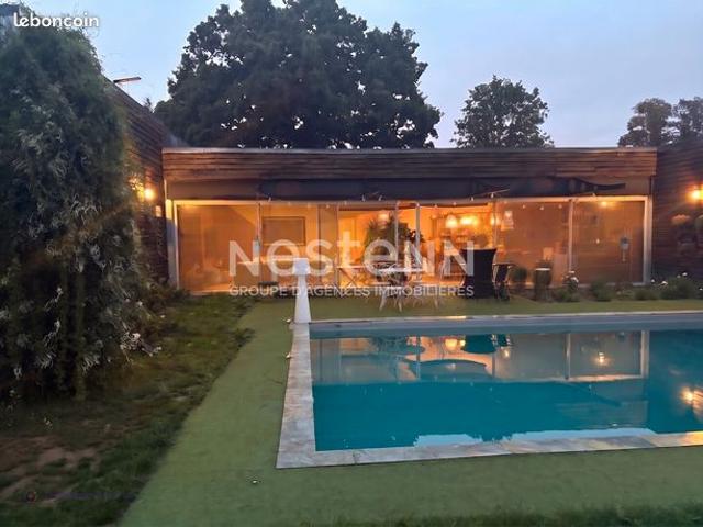 Maison 8 pièces 210 m²