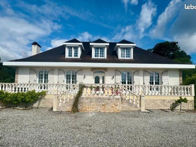 Maison 8 pièces 210 m²