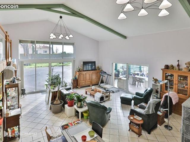 Maison 8 pièces 210 m²