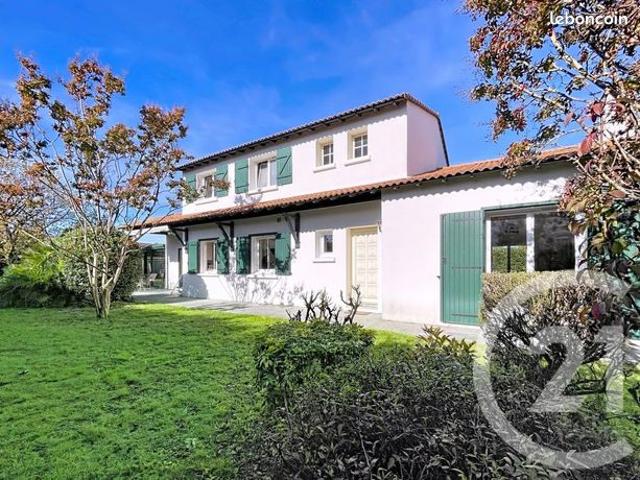 Maison 8 pièces 210 m²