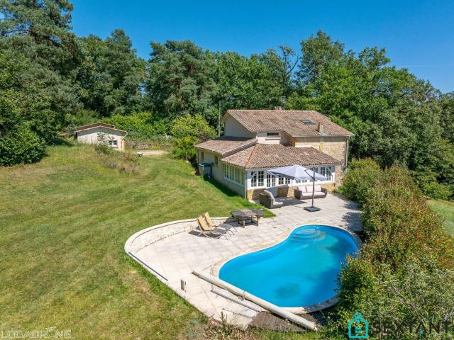 Maison 8 pièces 213 m²