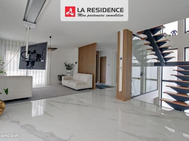 Maison 8 pièces 210 m²