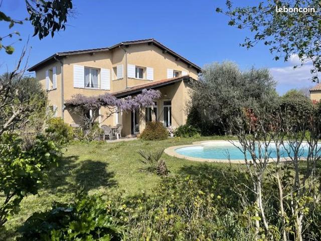 Maison 8 pièces 210 m²