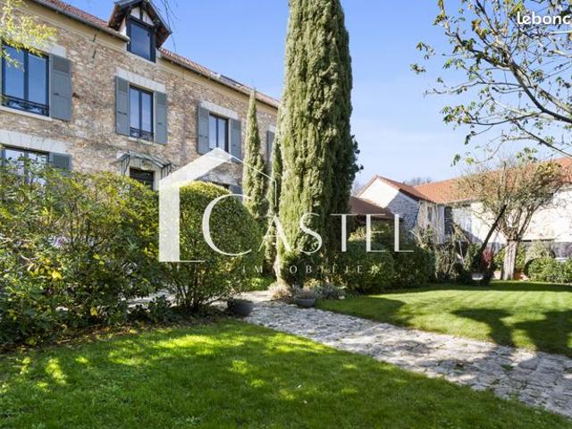 Maison 8 pièces 210 m²