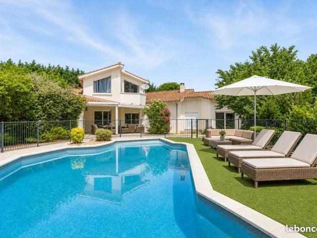 Maison 8 pièces 210 m²