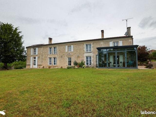 Maison 8 pièces 210 m²