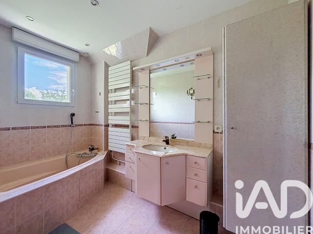 Maison 8 pièces, 210 m² à louer à Bussy Saint Georges 77600