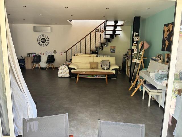 Maison 8 pièces, 210 m² à louer à Lyon 8 69008