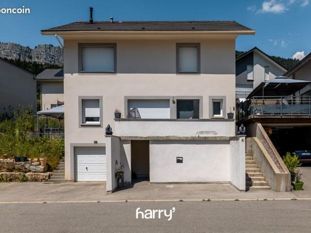Maison 8 pièces 211 m²