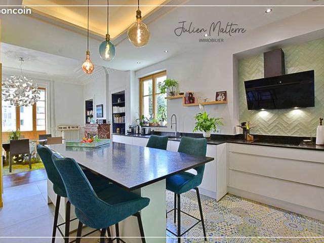 Maison 8 pièces 211 m²