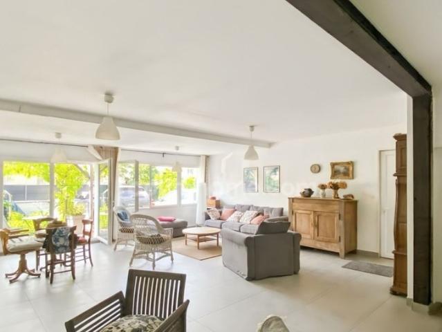Maison 8 pièces 211 m²