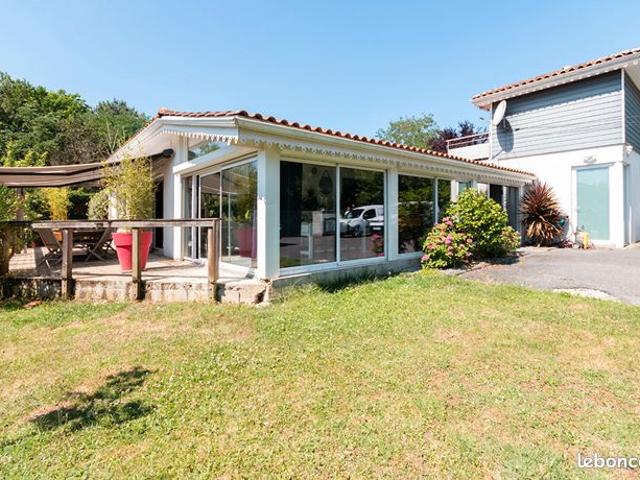 Maison 8 pièces 211 m²
