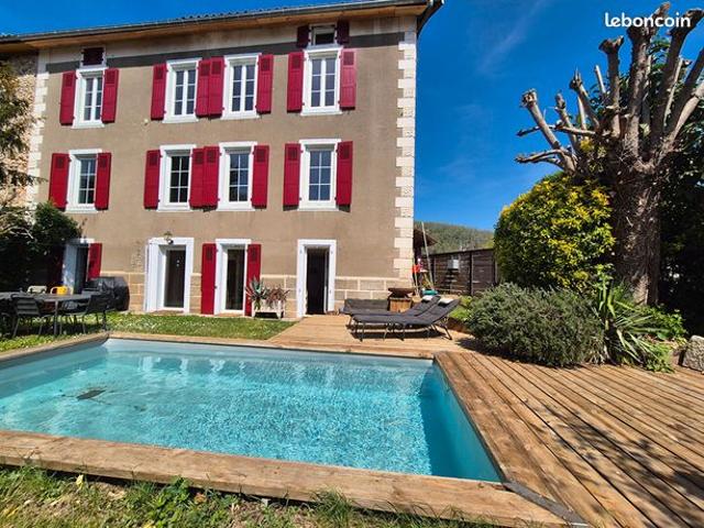 Maison 8 pièces 211 m²