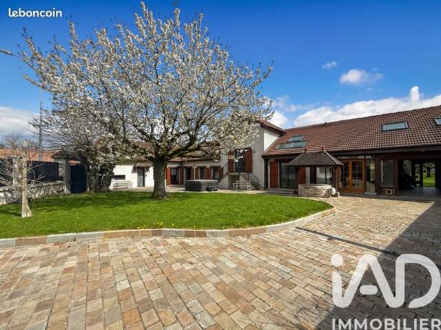 Maison 8 pièces 211 m²