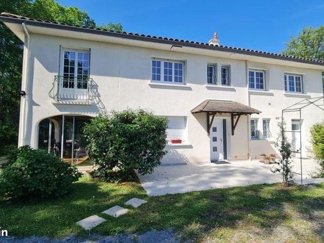 Maison 8 pièces 211 m²