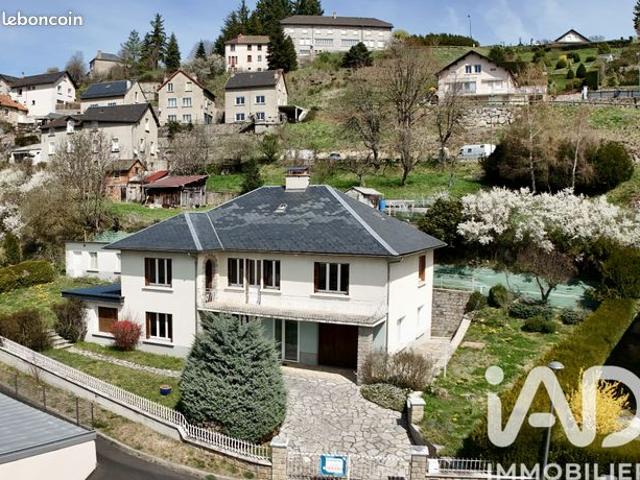 Maison 8 pièces 211 m²