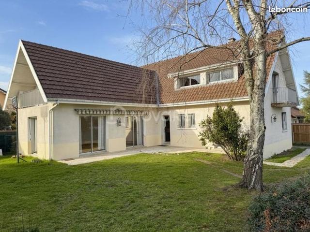 Maison 8 pièces 211 m²