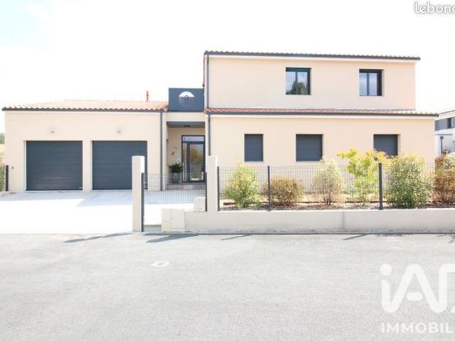 Maison 8 pièces 211 m²