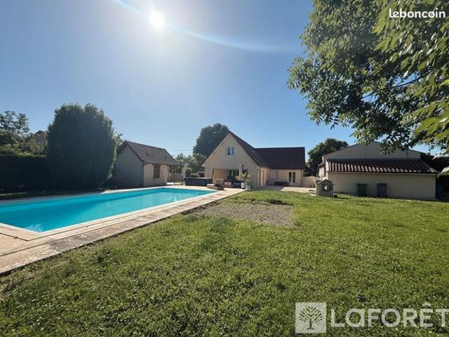 Maison 8 pièces 211 m²