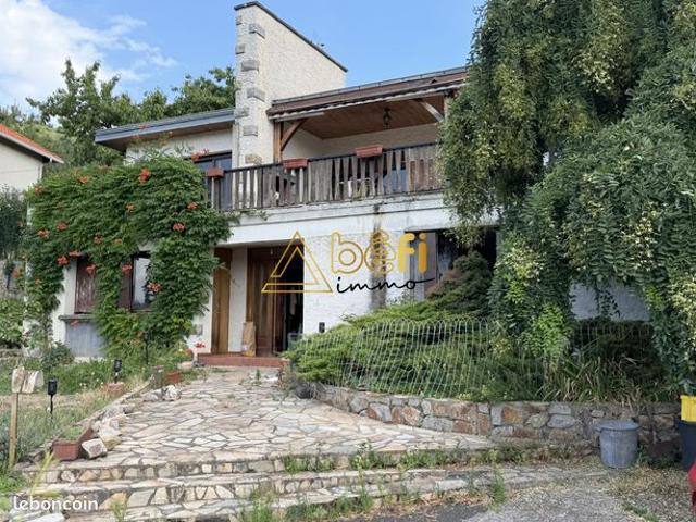 Maison 8 pièces 212 m²