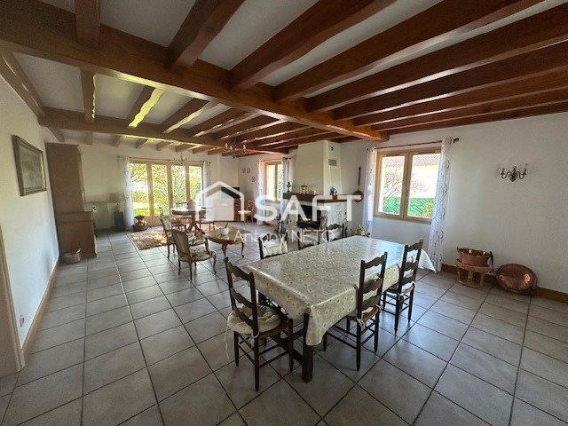 Maison 8 pièces 212 m²