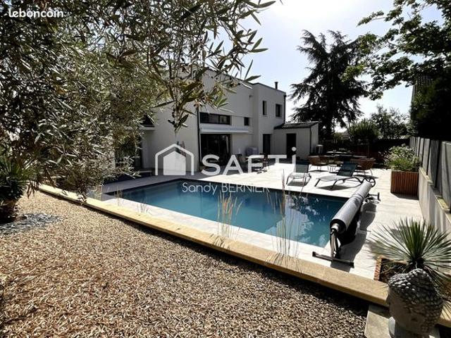 Maison 8 pièces 212 m²