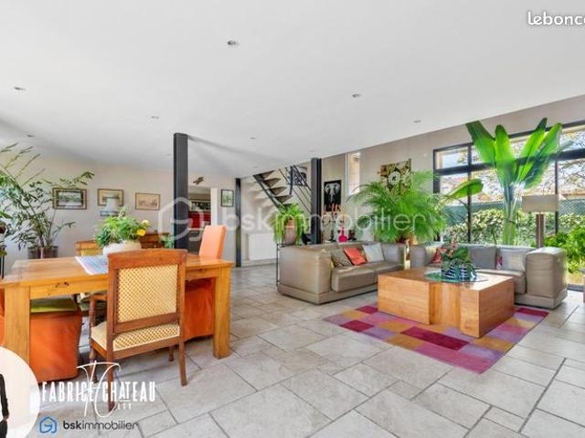 Maison 8 pièces 212 m²