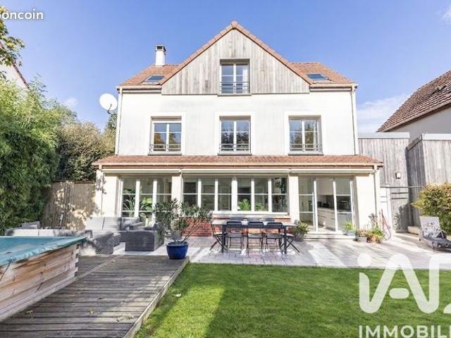 Maison 8 pièces 212 m²