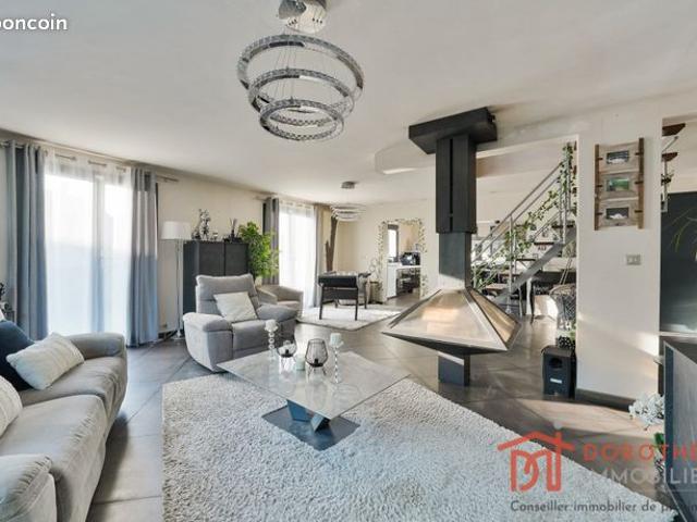Maison 8 pièces 212 m²