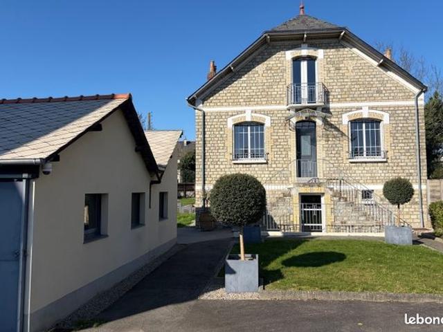 Maison 8 pièces 212 m²