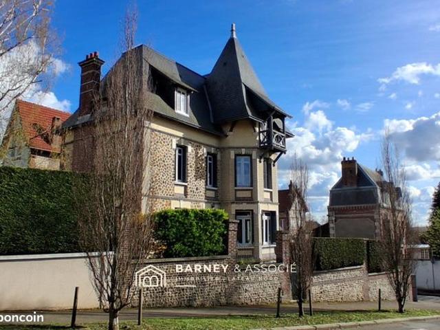Maison 8 pièces 212 m²
