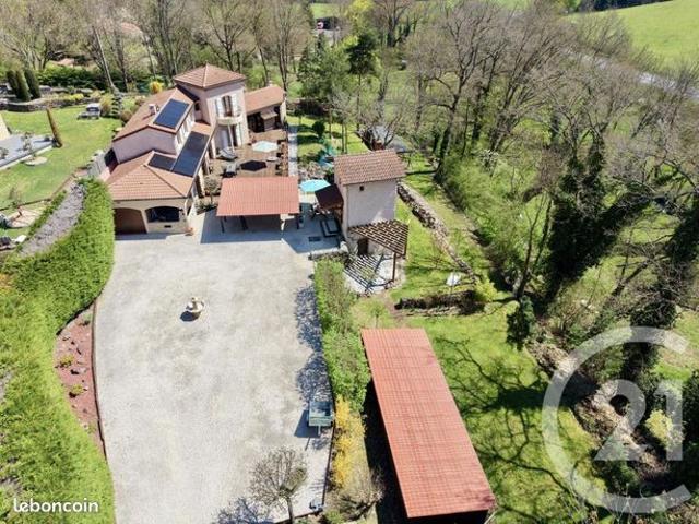 Maison 8 pièces 212 m²