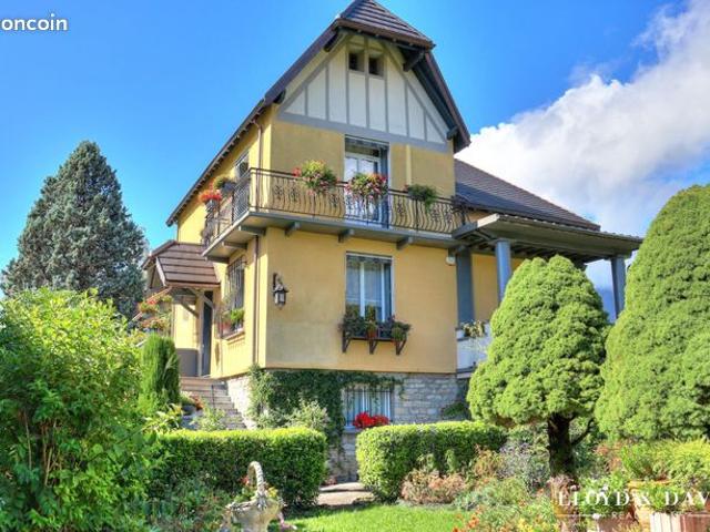 Maison 8 pièces 212 m²