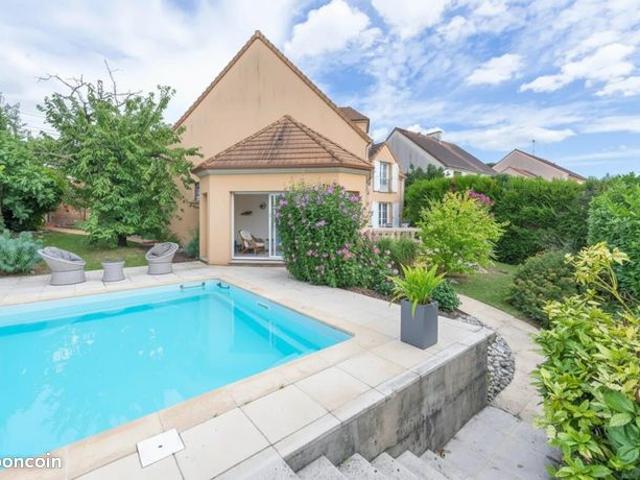 Maison 8 pièces 212 m²