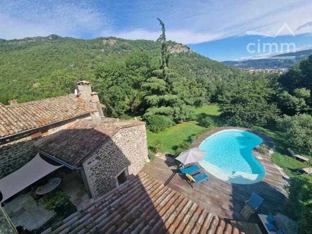 Maison 8 pièces 212 m²