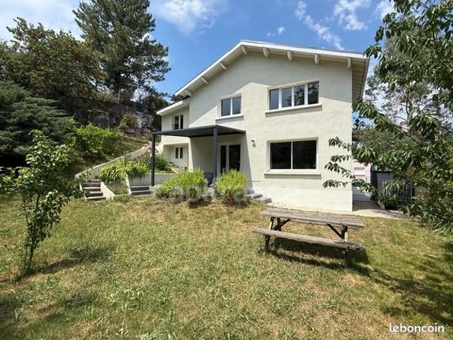 Maison 8 pièces 212 m²