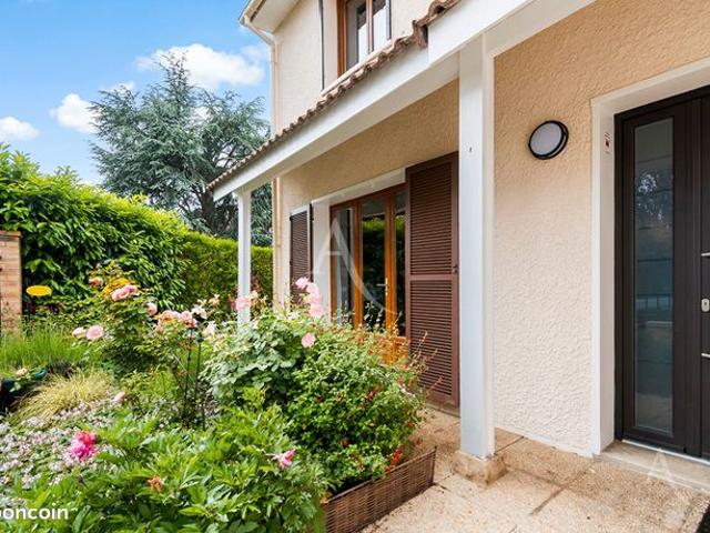 Maison 8 pièces 212 m²
